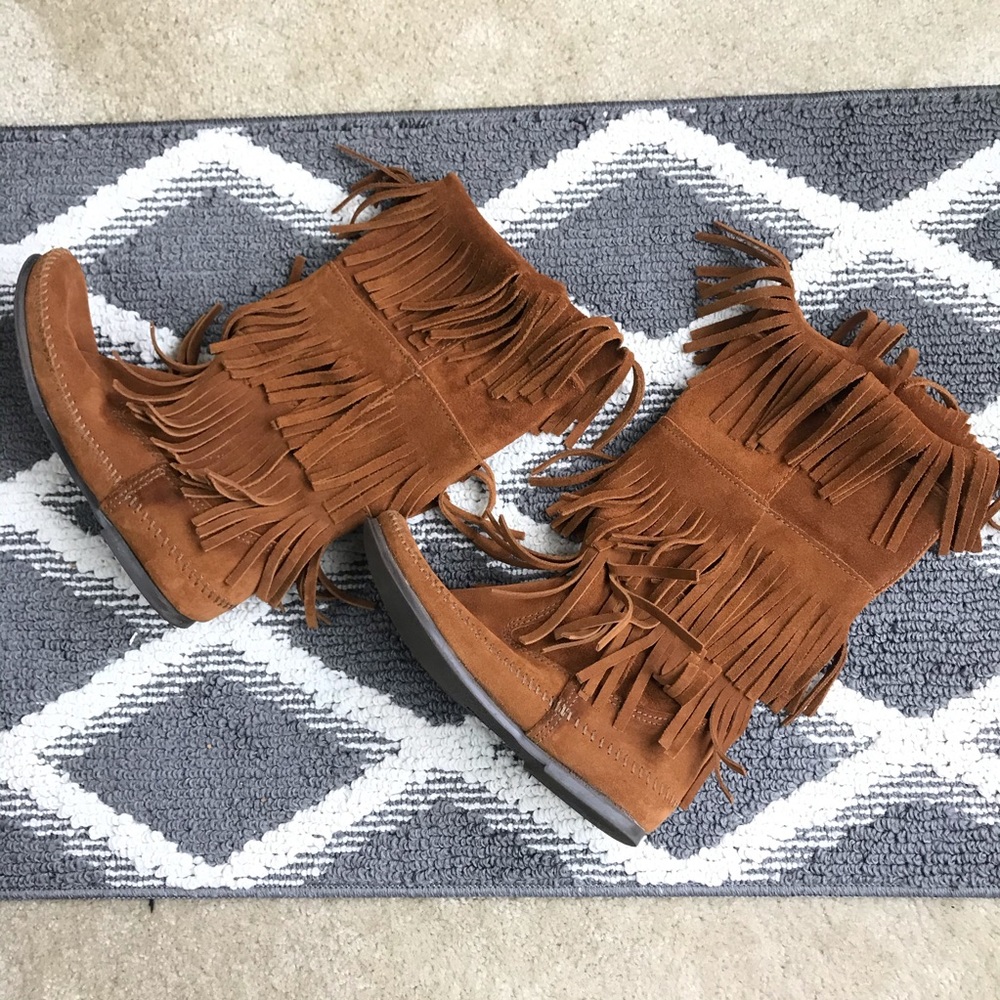 Minnetonka  Brown Suede Fringe Moccasin Boots Womens Size 8 Festival Wear EUC